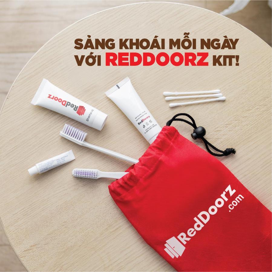 RedDoorz near Tan Huong Market Ho-Chi-Minh-Stadt Exterior foto